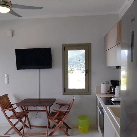 Апартаменты Climbers' Nest 'With Sea And Rock Views And Private Pool' Kamari  Экстерьер фото