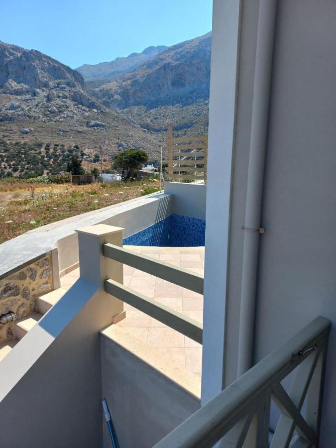 Апартаменты Climbers' Nest 'With Sea And Rock Views And Private Pool' Kamari  Экстерьер фото